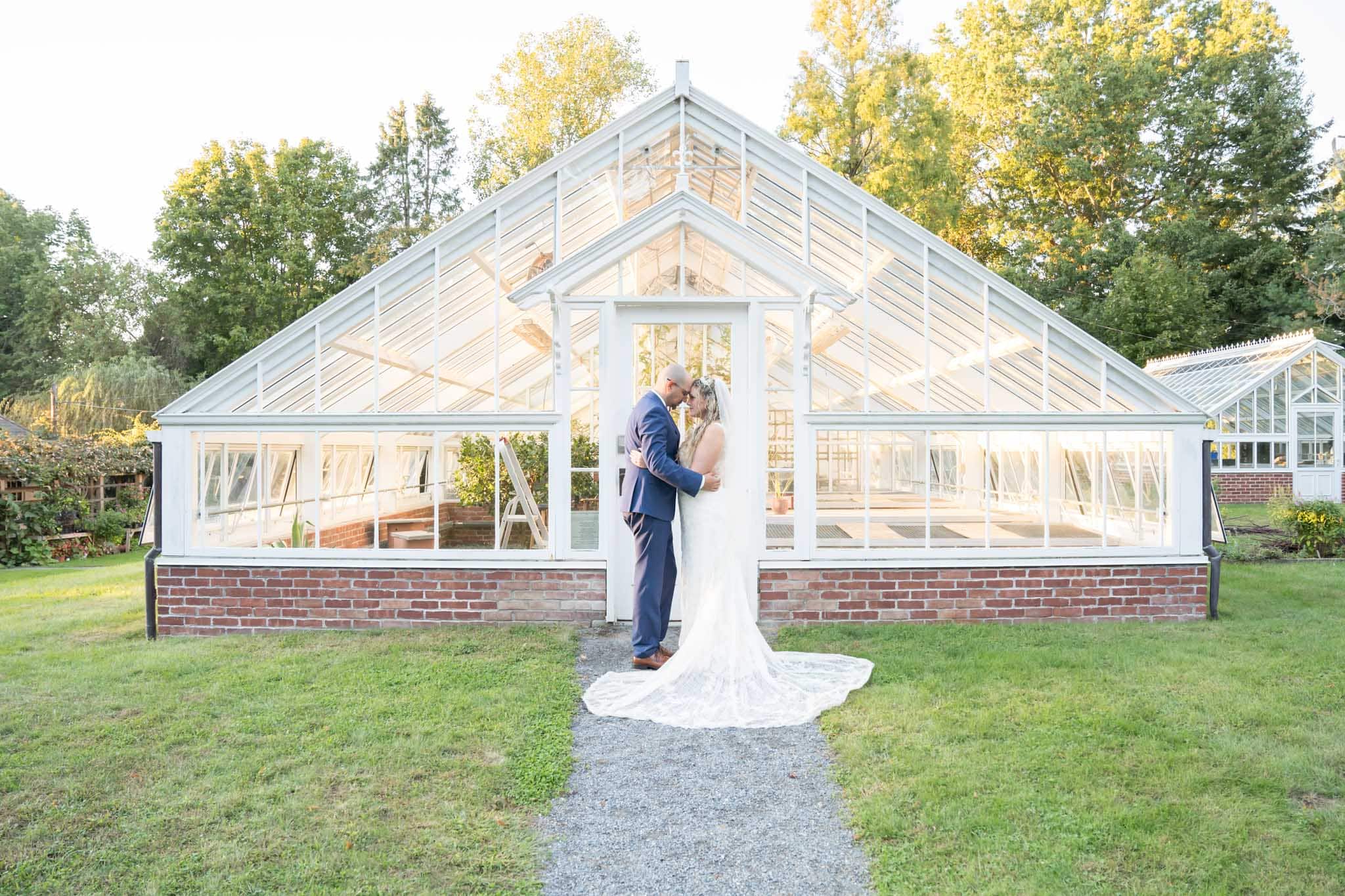 Romantic late summer mansion wedding at Blithewold Mansion